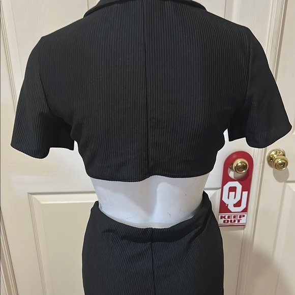 ASOS Black Jumpsuit with Wide-Leg Pants and V-Neck. Button front. Open back. 8 - Picture 6 of 12